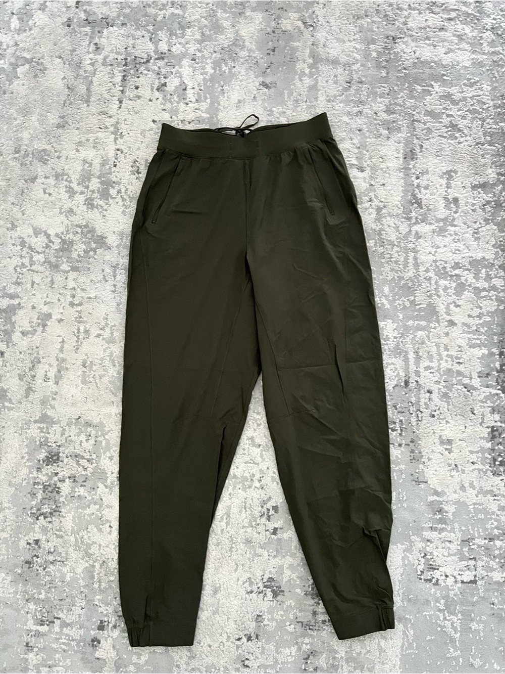 Like new lululemon adapted state jogger size 8 dark olive